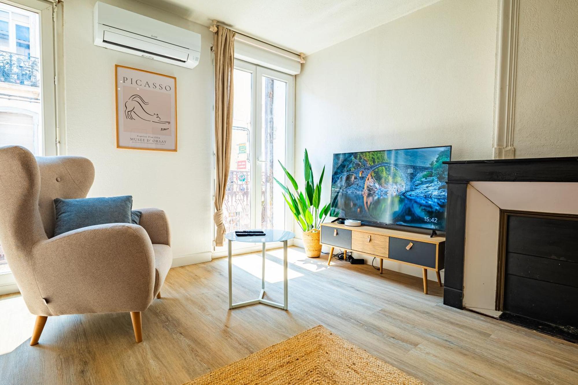 Les Suites Du Palais Des Expositions Перпинян Екстериор снимка