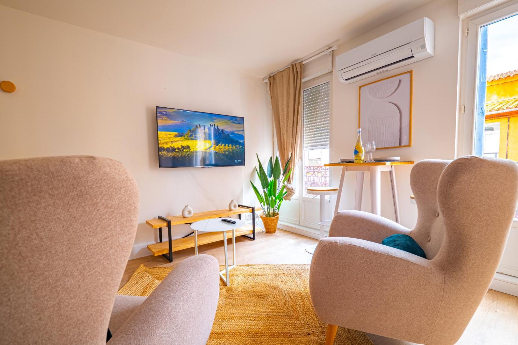 Les Suites Du Palais Des Expositions Перпинян Екстериор снимка